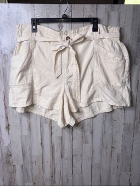 Old Navy Cream High-Waist Tie-Belt Casual Shorts
